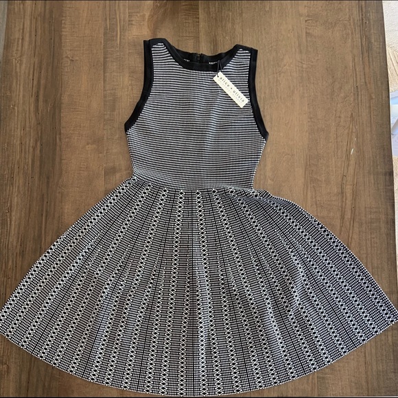 Alice& Olivia Kamilah Fit & Flare Knit Dress - Picture 2 of 5